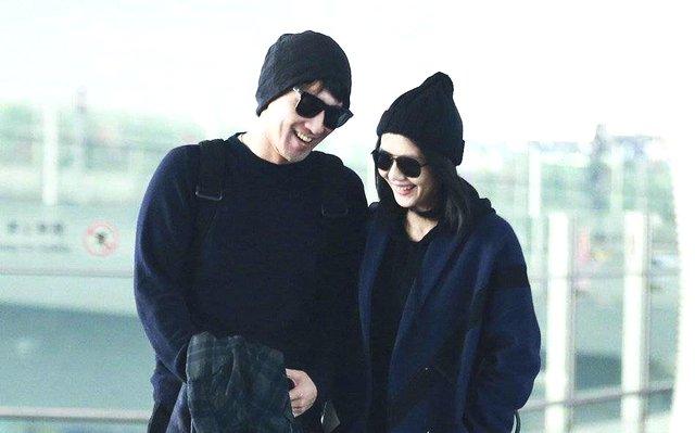 高圆圆赵又廷合体走机场 穿情侣装戴情侣帽 简直甜炸了