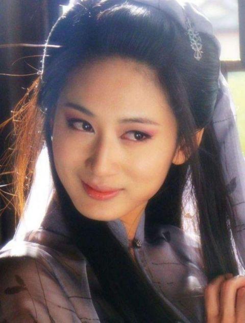 尤其是郭珍霓饰演饿林小黛,换上古装换张脸,只用一个眼神就传达出了