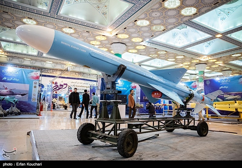 伊朗举办规模宏大军事展览会 展示科幻无人机
