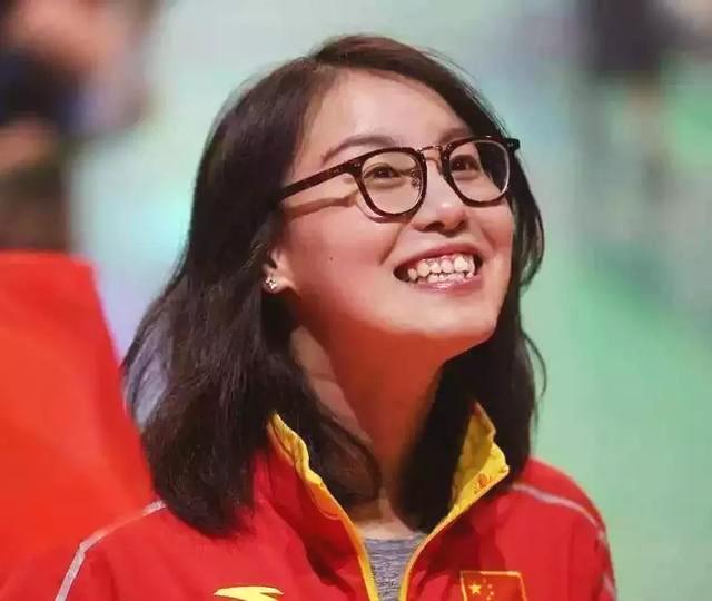 在家，她就是那个喜欢粉色，被爱包围的小女孩。