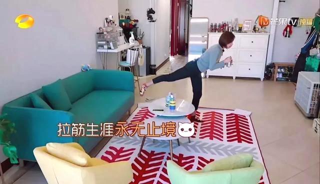 赛场上意外摔断脚踝，也要简单处理后含着泪、忍着巨痛完成比赛。