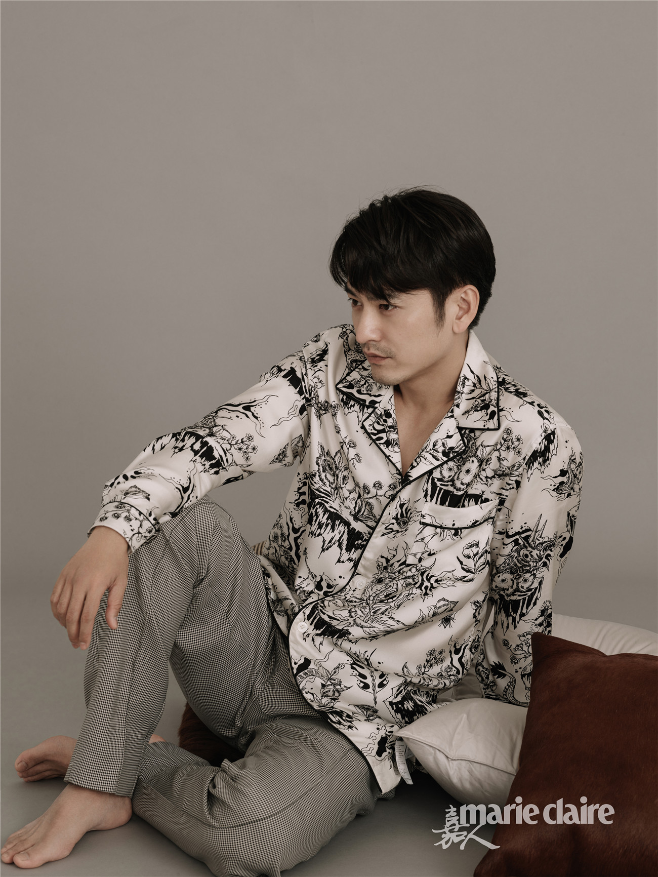 袁文康2019开年杂志封面 素颜依旧颜值在线!