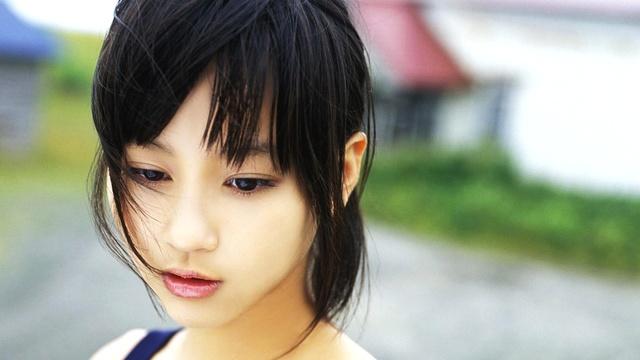 一代女神与丈夫0天交往就结婚 效法偶像山口百惠 以家庭为重