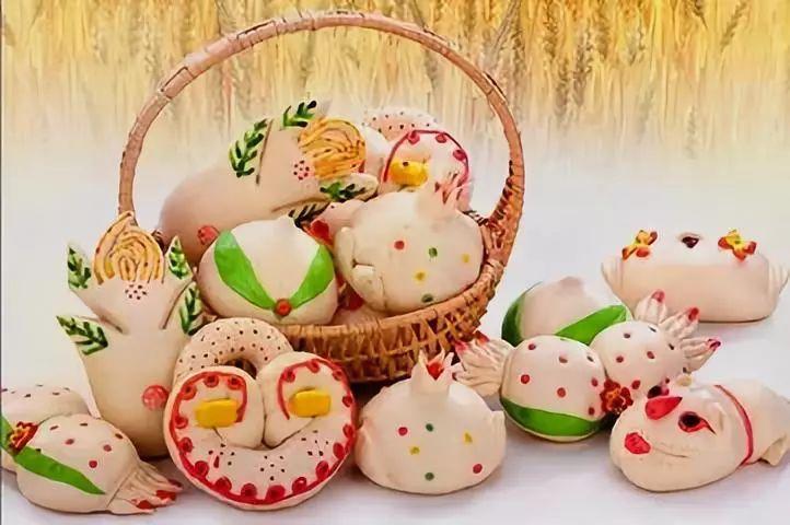 在山东胶东，腊月二十九蒸馒头就跟大年三十包饺子一样重要，不管多忙，家家户户都要蒸上几锅。