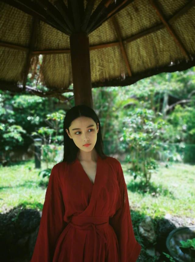 张馨予何捷结婚已半年 婚前婚后她都喜欢这种颜色