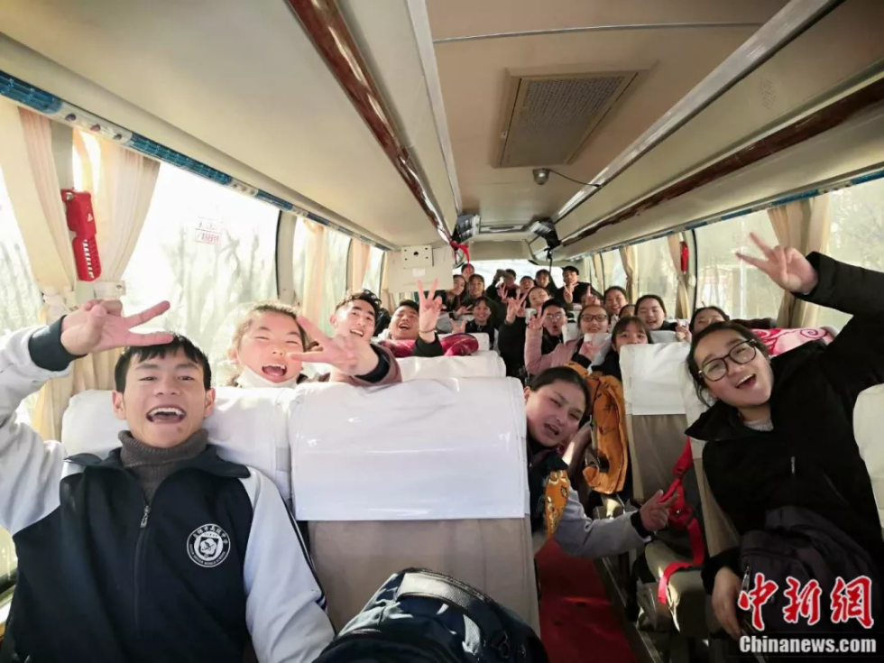 出发前的合影。潘雨洁 摄