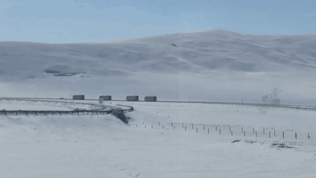 翻越崇山峻岭。扎西黄秀 摄