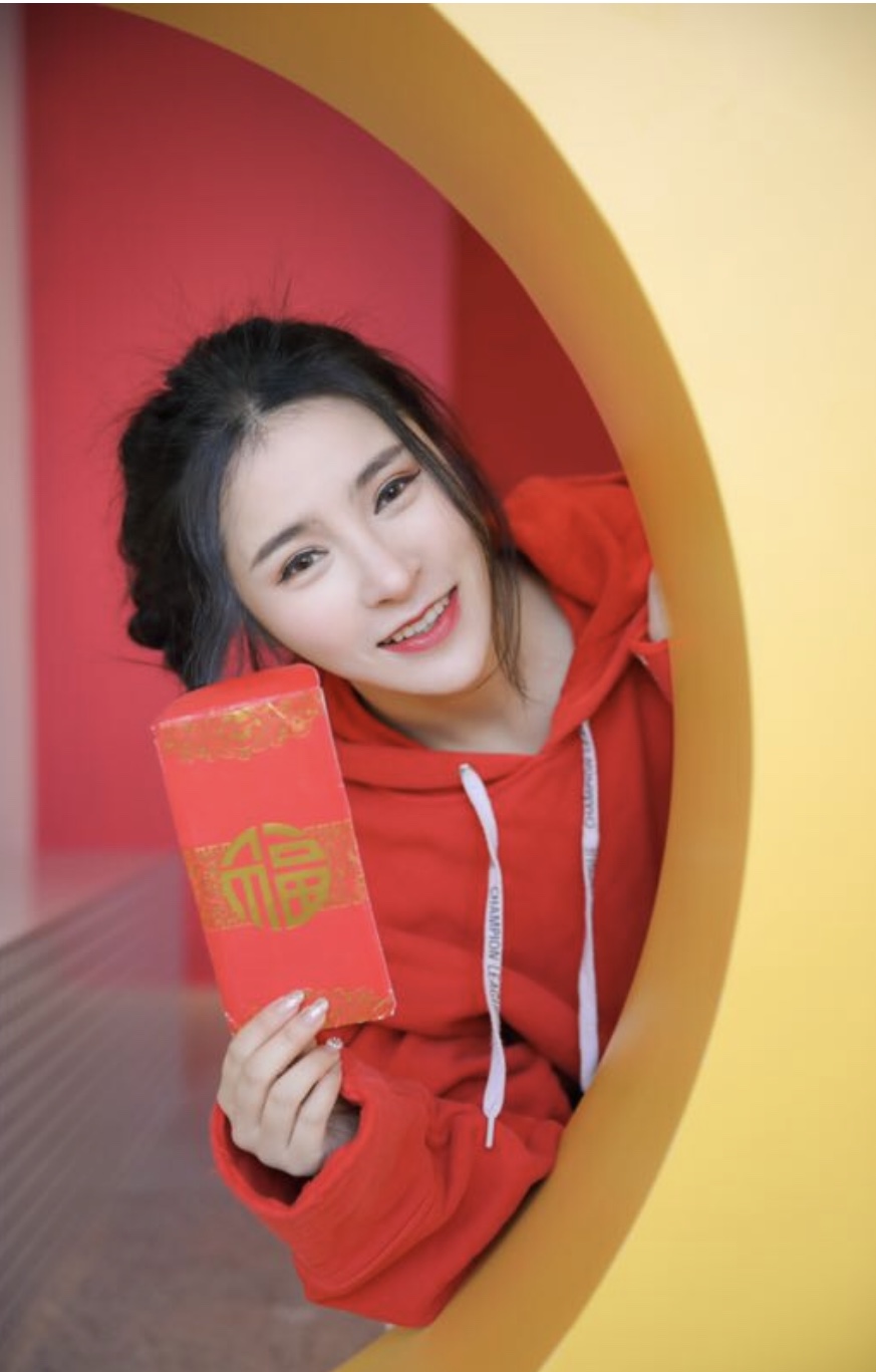 尚芸菲新年写真喜气洋洋2019为粉丝送祝福