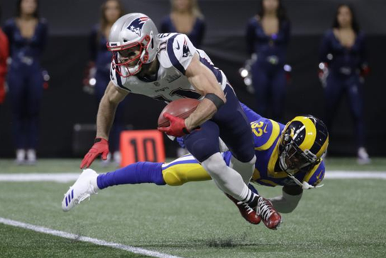 汤姆-布雷迪第六次加冕超级碗 nfl首次在超级碗现场向全球华人拜年