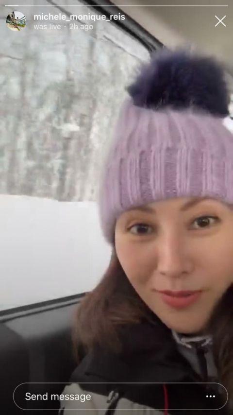 脸部肌肉紧致,一点都不僵硬,可见平时都是保养有道。