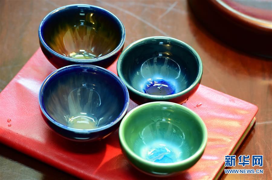 中科院包头稀土研发中心研发的新型环保稀土釉陶瓷（2月1日摄）。新华社记者 贾立君 摄