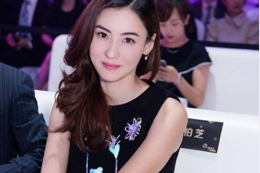 33岁coco与82岁谢贤复合多次出入谢贤家谢表示不分手