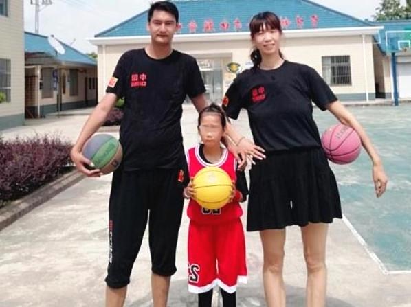 如今,朱剑峰依然还在拍戏,去年他还曾在微博上透露说,有三部戏要演,都是在横店拍摄。