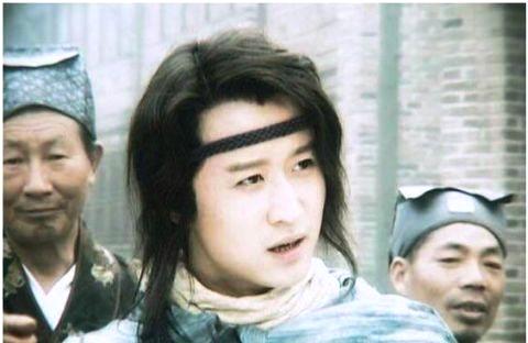 吴京在《小李飞刀》里的扮相相当清秀。