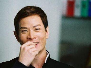 58岁的吴廷烨依旧孤身一人，至今也没有结婚，真的是一个痴心的男人啊！