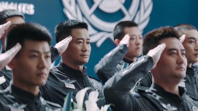 《流浪地球》的结局是否应该选择抛弃地球?