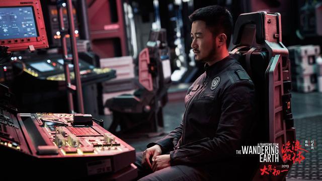 《流浪地球》的结局是否应该选择抛弃地球?