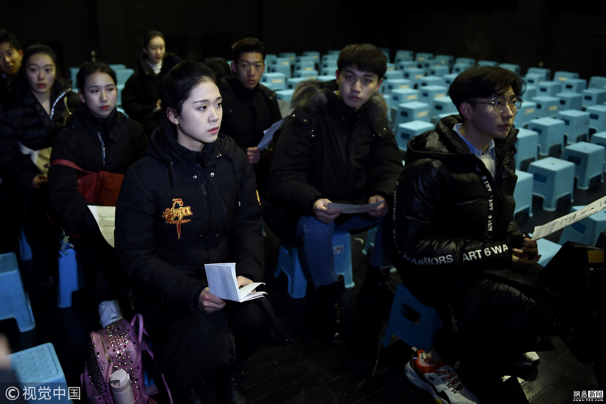中央戏剧学院艺考开考帅哥美女正襟危坐