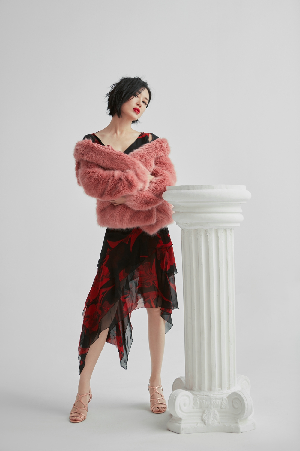 11 余男最新杂志大片曝光 优雅帅气诠释画报人生