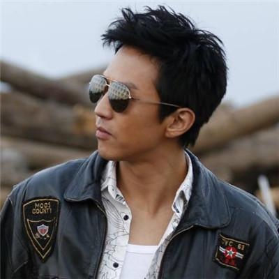 而2月11日，邓超发了长文，算是自我总结，也算是与粉丝的沟通，但更是感慨不惑之年。