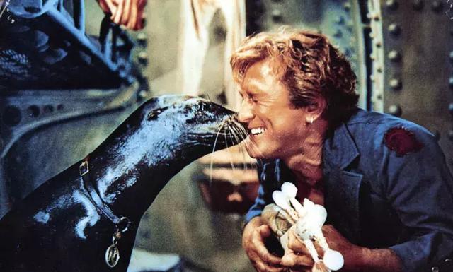 根据儒勒·凡尔纳的小说改编的电影《海底两万里》剧照