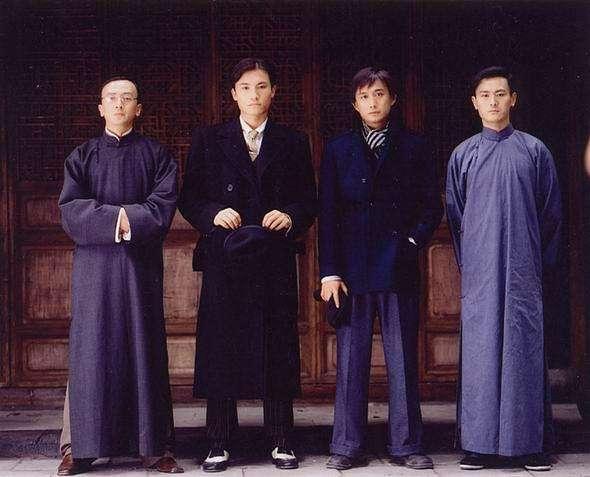 已是圈内资深戏骨的王劲松还曾参演周冬雨的出道之作《山楂树之恋》以及陈凯歌版的《赵氏孤儿》。