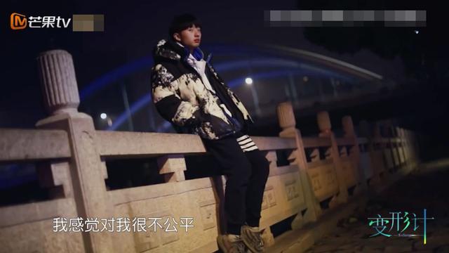 而与这几个孩子平行世界生活的王李银，是个才10岁的小姑娘。