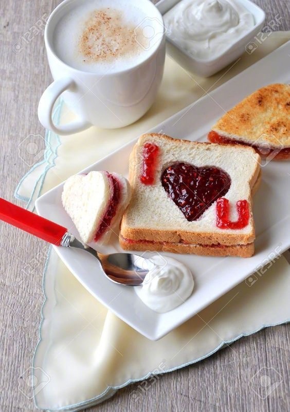 从仪式感的爱心早餐开始 情人节创意都是爱的形状