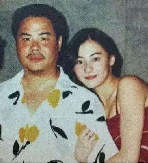 可是他的弟弟……你们自己看吧……我只能说鼻子是挺的....