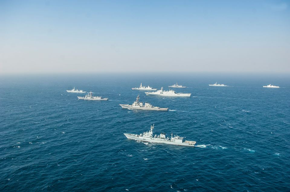 巴多国海上演习编队美英驱逐舰"簇拥"中国军舰