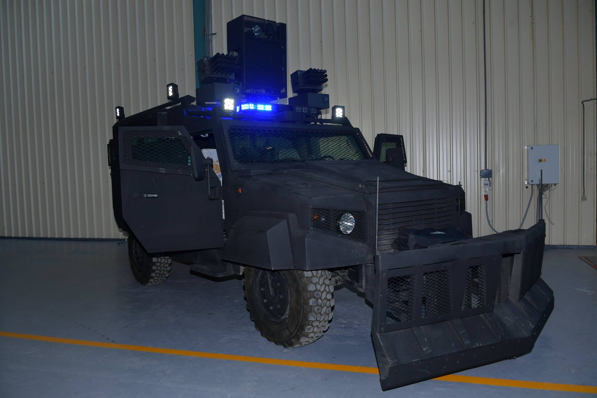 阿尔及利亚首次接收国产轻型轮式装甲车