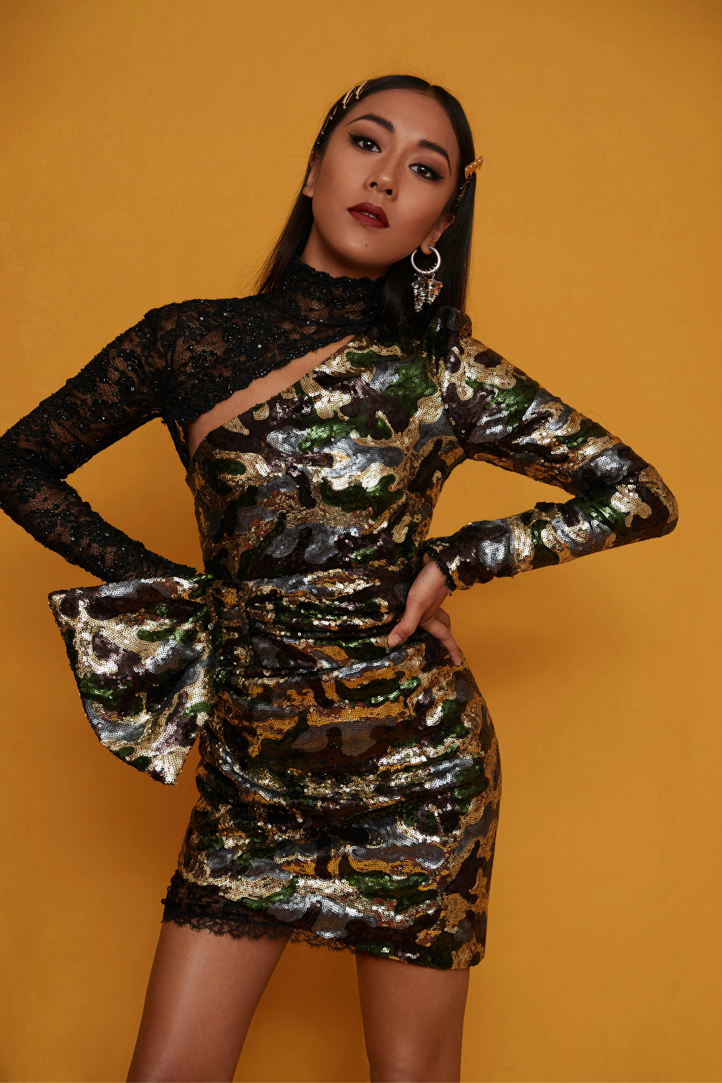 迷之混搭风上线!吉克隽逸现身北京迷彩蕾丝裙超抢镜