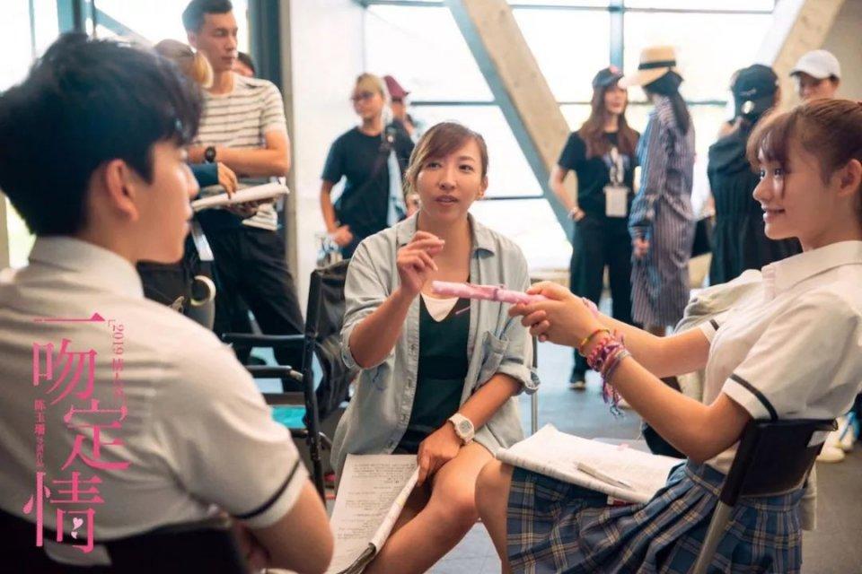 《一吻定情》是一部非常陈玉珊的作品，能从中看到《我的少女时代》的很多影子。