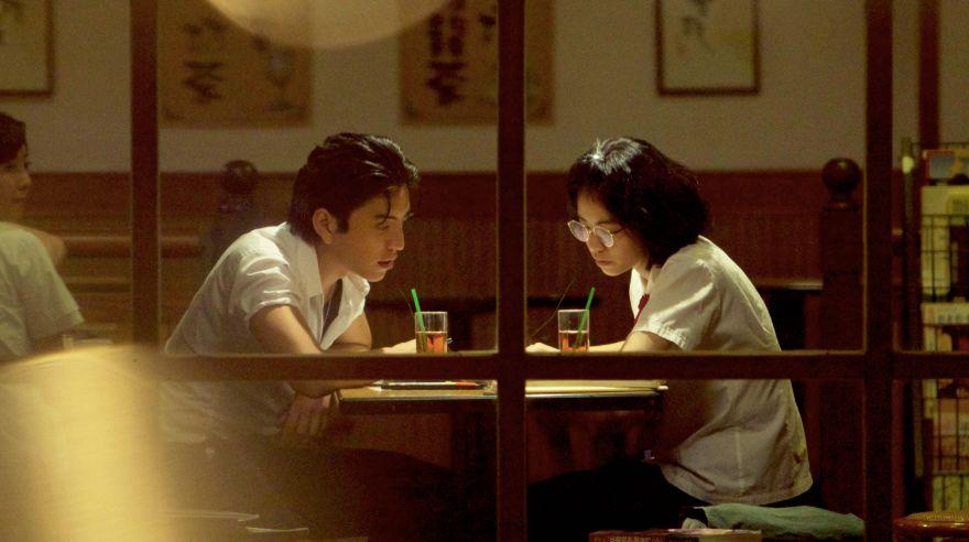 《一吻定情》也保持了少女漫画的夸张感，各种离奇的剧情转折和戏剧冲突，都是非常抓马的。