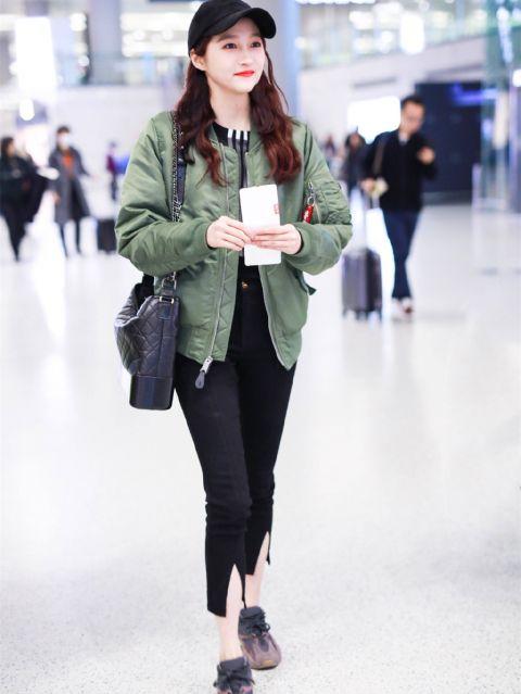 嘻嘻，来说说你更喜欢谁的造型吧？是刘亦菲还是关晓彤呢？快来留言告诉我吧！