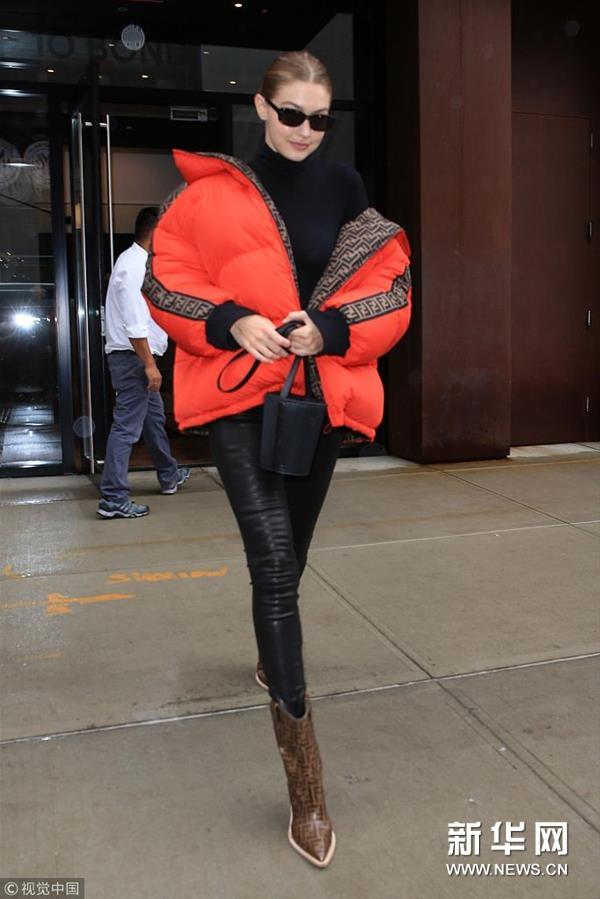 吉吉·哈迪德(gigi hadid)时尚街拍.(图片来源:视觉中国)