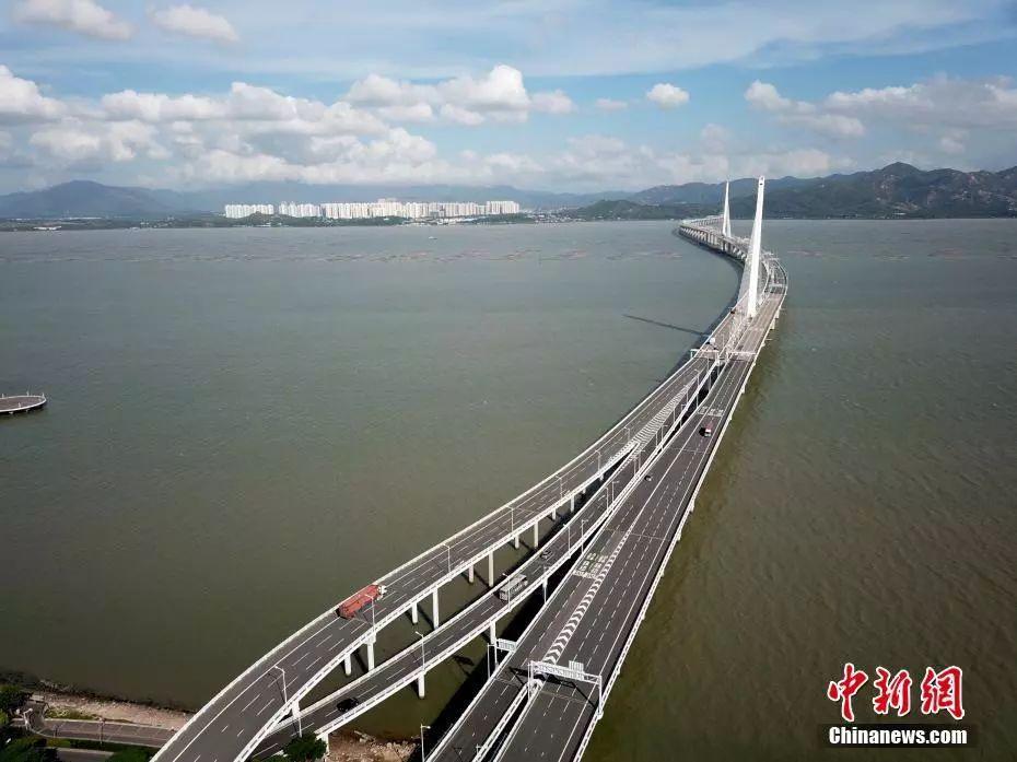 资料图:连接深港的深圳湾大桥什么是粤港澳大湾区?
