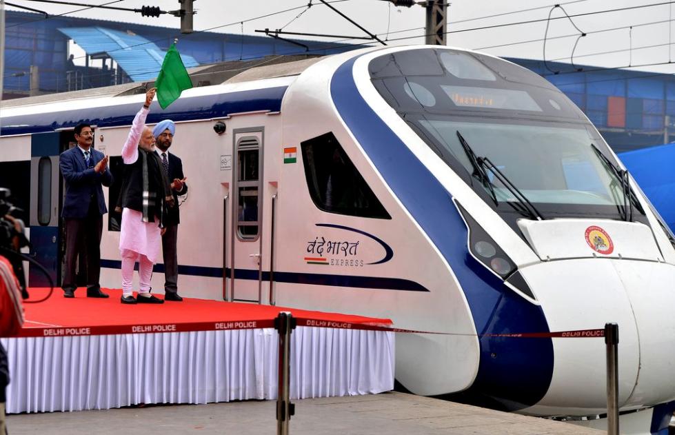 印度半高铁首次商业运营晚点