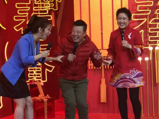 郭金杰 白鸽现身央视元宵晚会 小品《东北大集》获观众好评