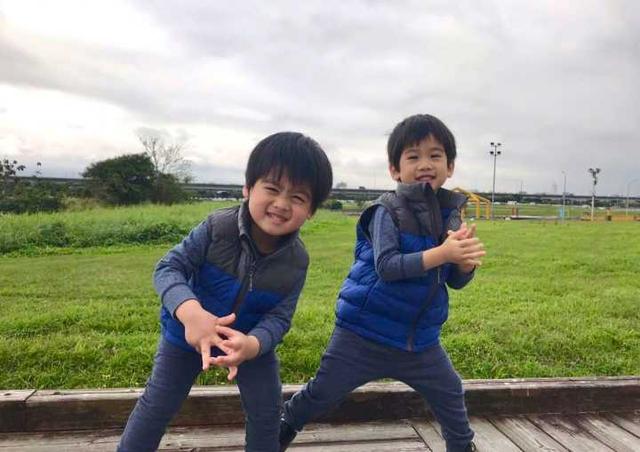 台湾双胞胎男艺人图片