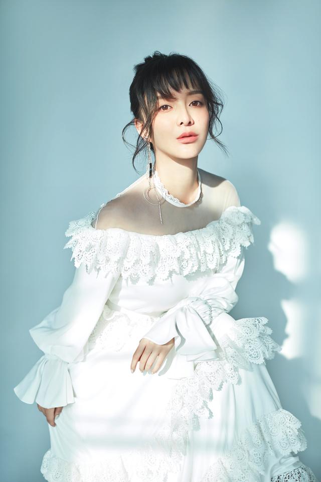 陈偌汐最新写真曝光 白衣飘飘仙气十足