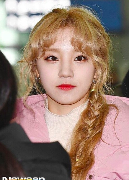 跑男新mc宋雨绮回国