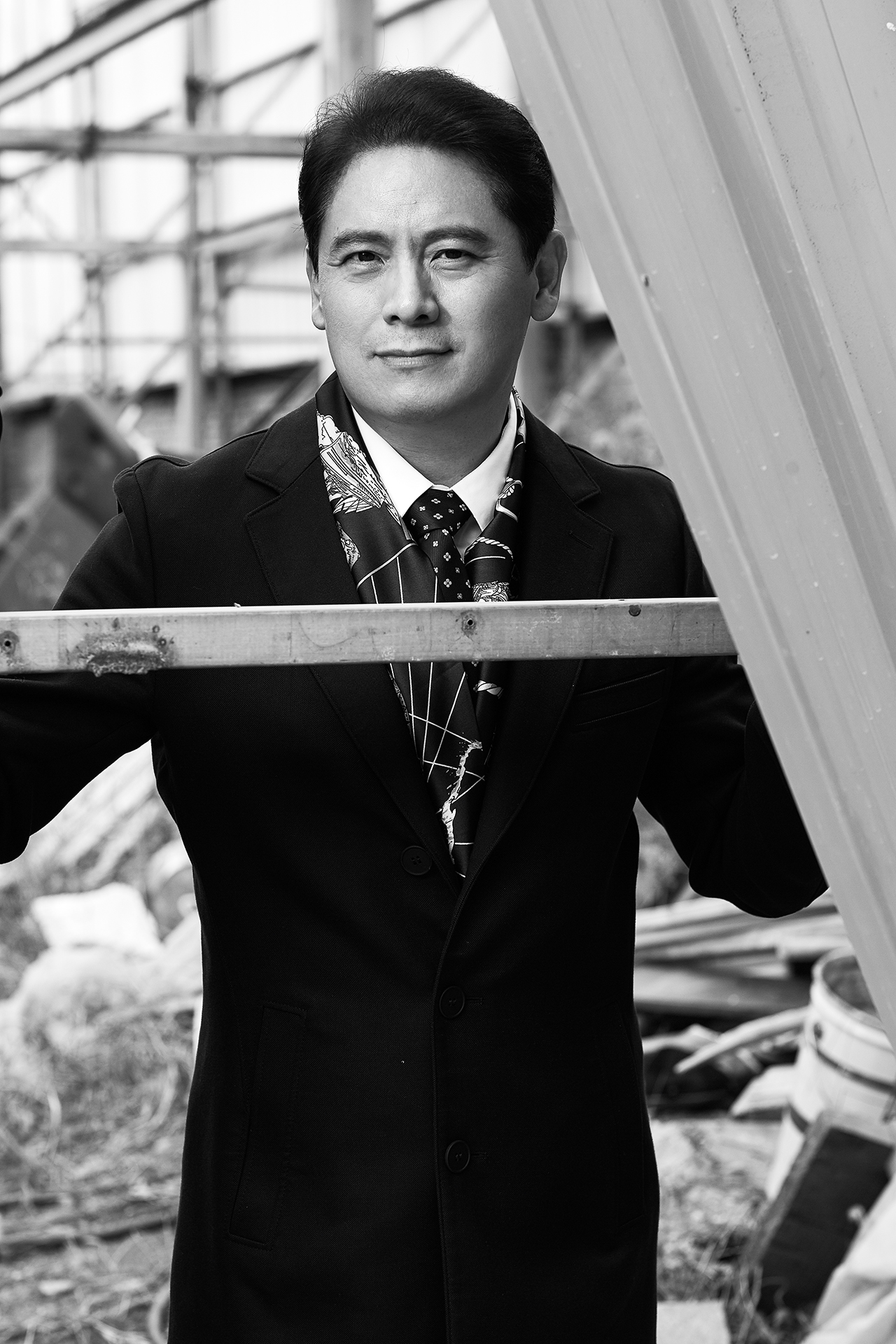 牛宝军曝光最新写真总裁范儿附体气势全开