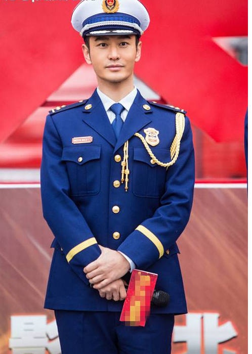 春节长长的假期有人悠闲有人忙碌。不少参与春晚的明星，也是在参加完节目后纷纷回家过节。