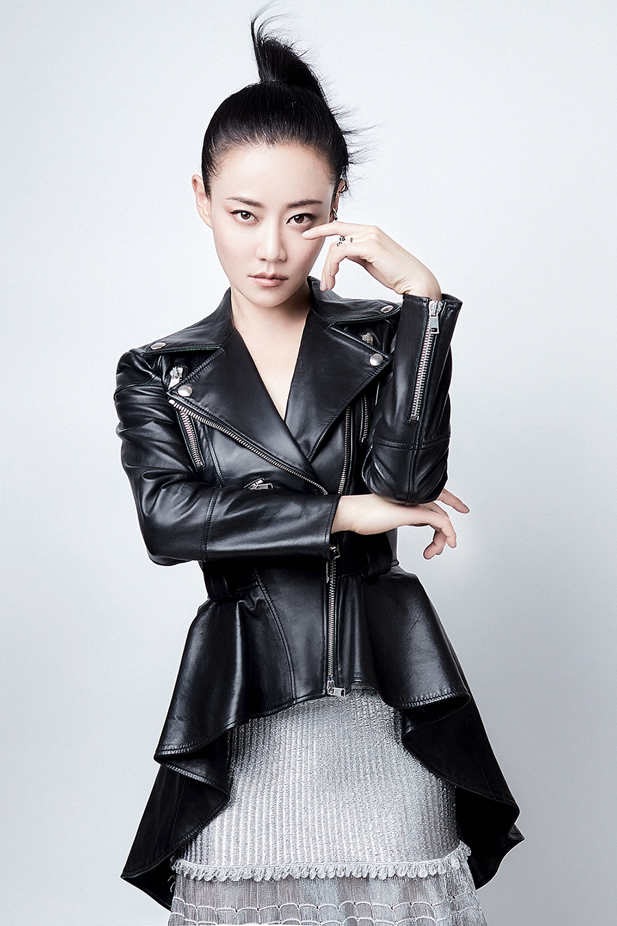 谭卓皮衣马尾硬核助阵自曝是资深科幻迷