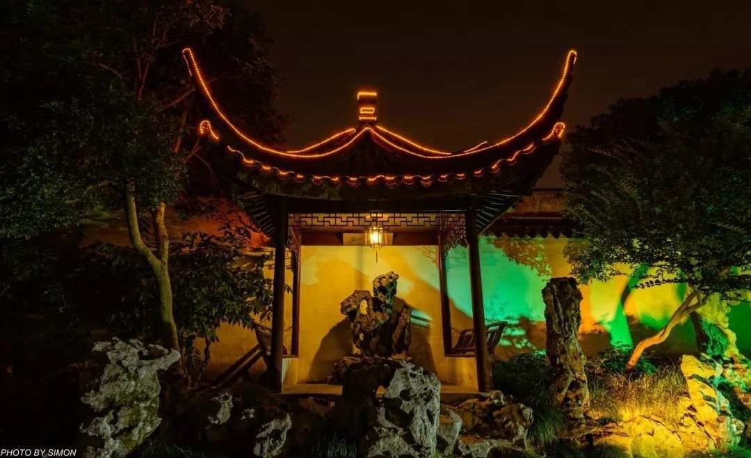 的特色灯光秀,3d灯光设施和巨大的视频投影会出现在旧城的地标建筑