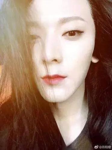 美貌如花的钟汉良