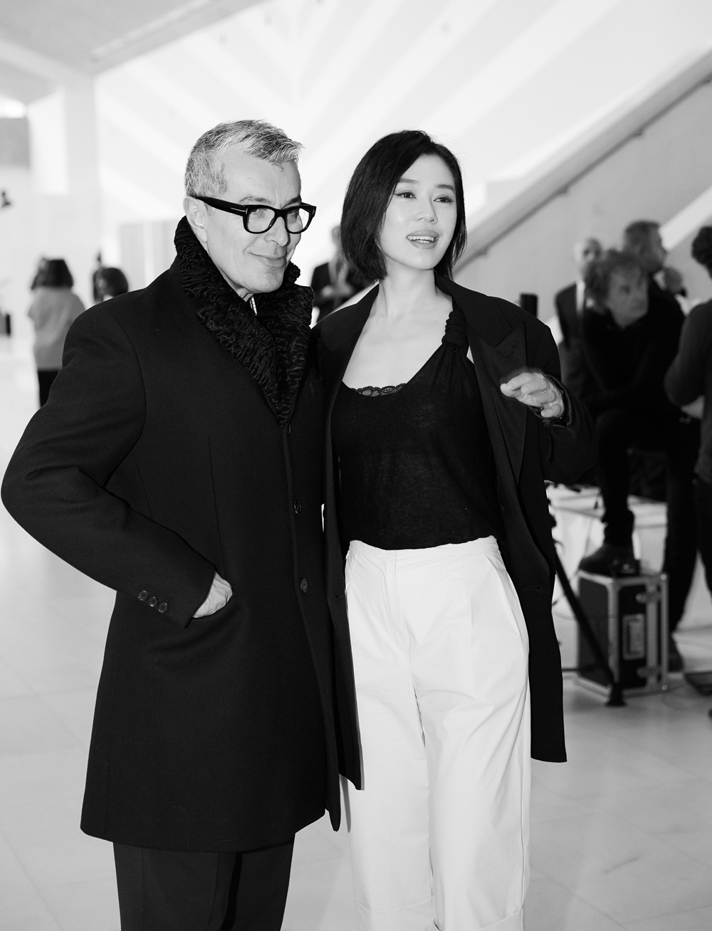 8 余男西装造型亮相米兰时装周 干练帅气从容自如