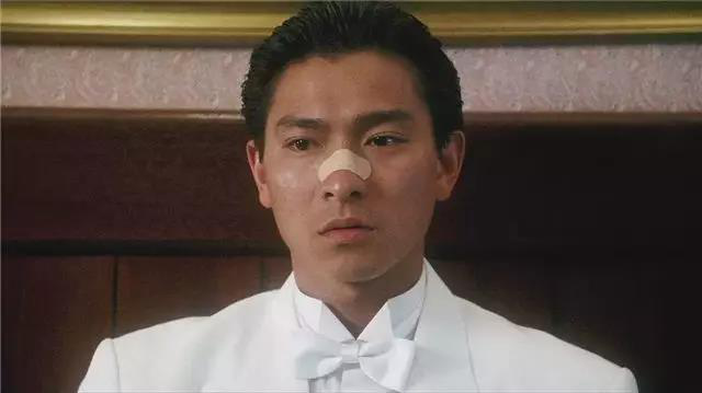 就喜欢他像刘德华做赌侠时,那样又痞又怂!