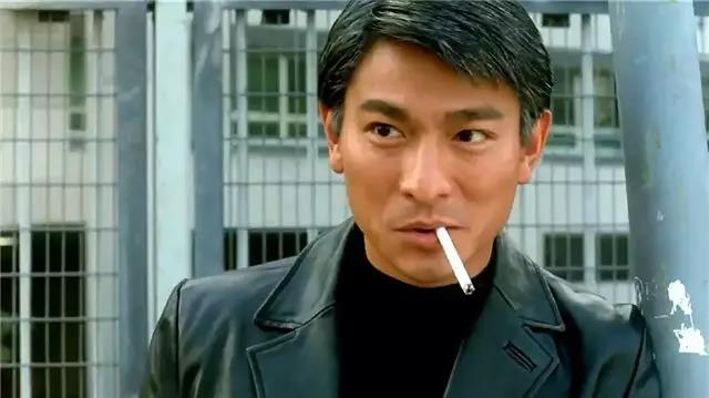 就喜欢他像刘德华做赌侠时,那样又痞又怂!